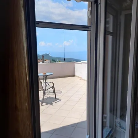 μεζονετα με απιστευτη θεα σε θαλασσα και βουνο Doloi